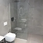Luxury Hotel *