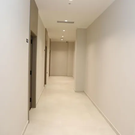 Luxury Hotel *
